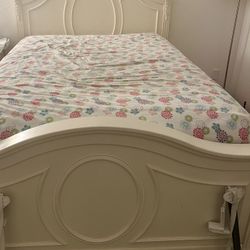 Matching Bedroom Set 