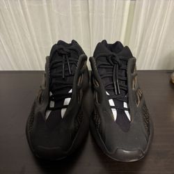 Yeezy 700 Clay Brown