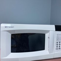 Nice Emerson microwave 