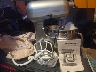 6 qt kitchen aid mixer / silver