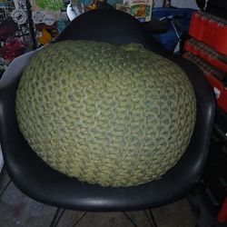 Free light and lePouf