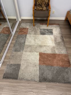 Beautiful Soft Rug - 5 x 7 foot