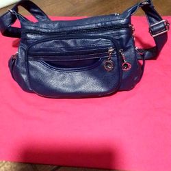 Blue Purse With Lots Of Pockets 