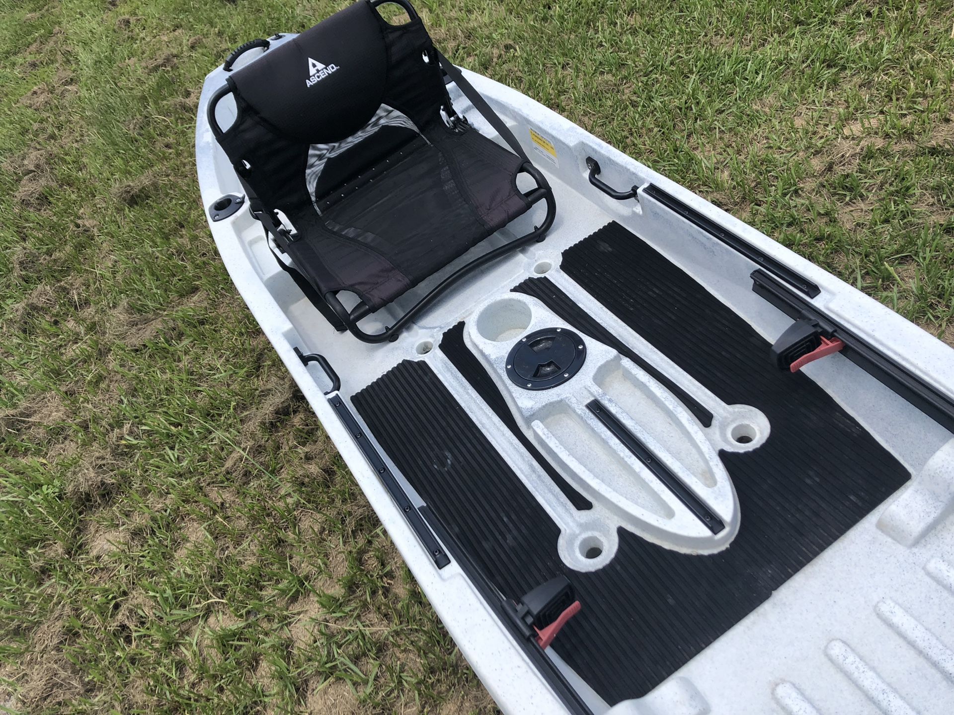 Ascend 10T StandUp Fishing Kayak for Sale in Orlando, FL OfferUp