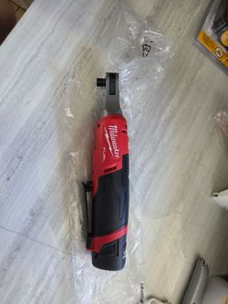 milwaukee m12 fuel 3/8 ratchet with 2.5 battery