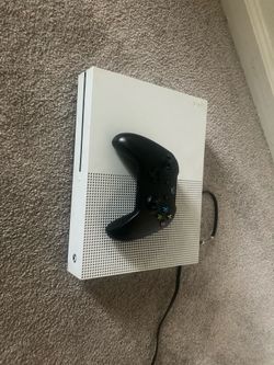 Xbox One S with controller