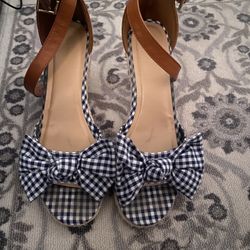 Old Navy Front Bow Sandals
