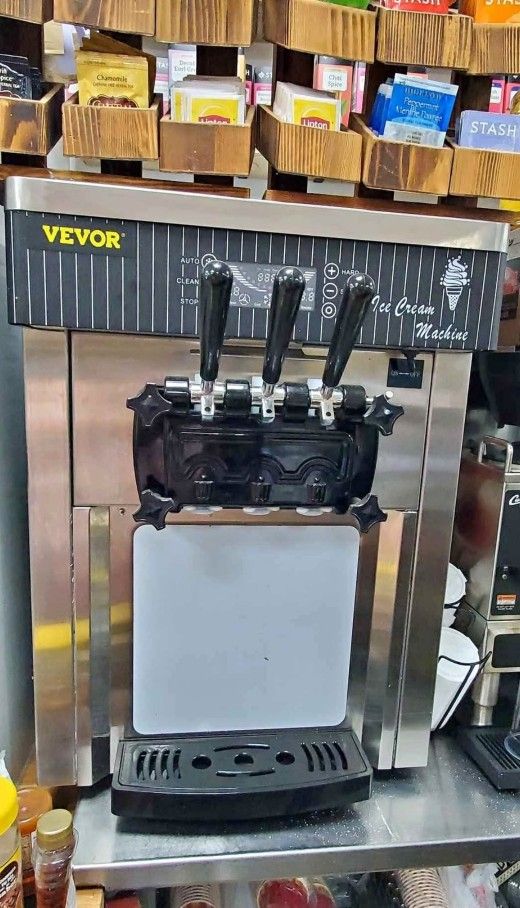 Ice cream/ frozen yogurt
machine