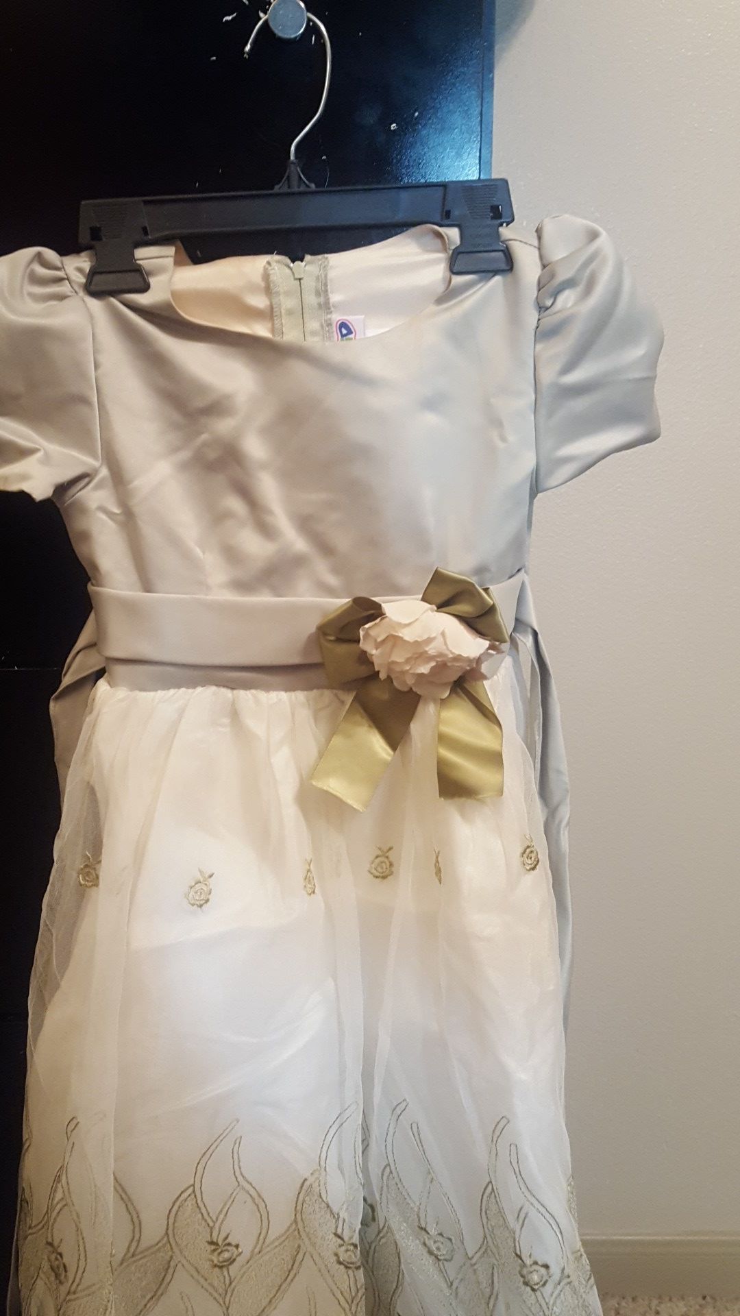 Little girls dress (Size 8)