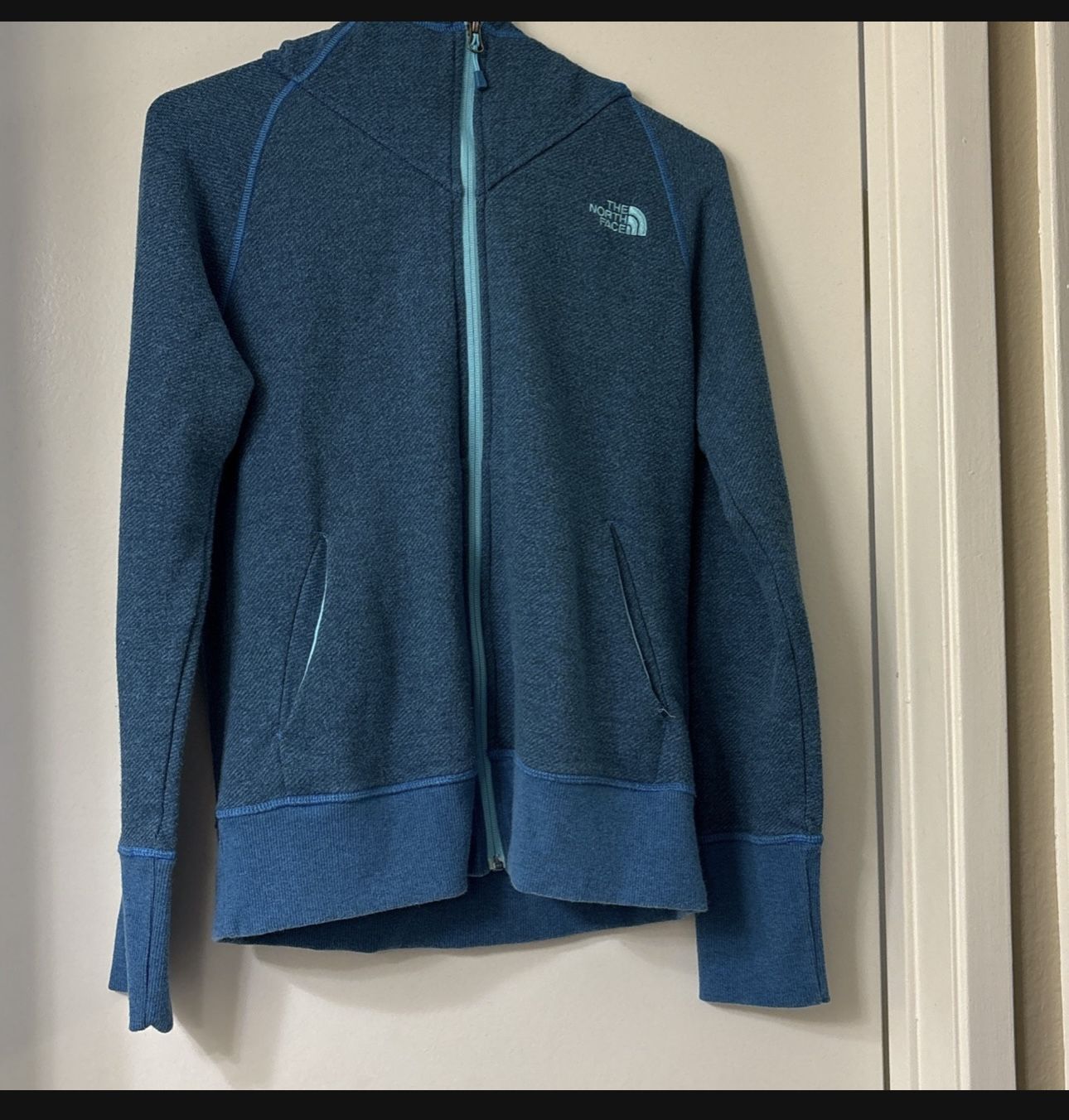 WOMEN’S NORTHFACE JACKET WITH HOODIE BLUE
