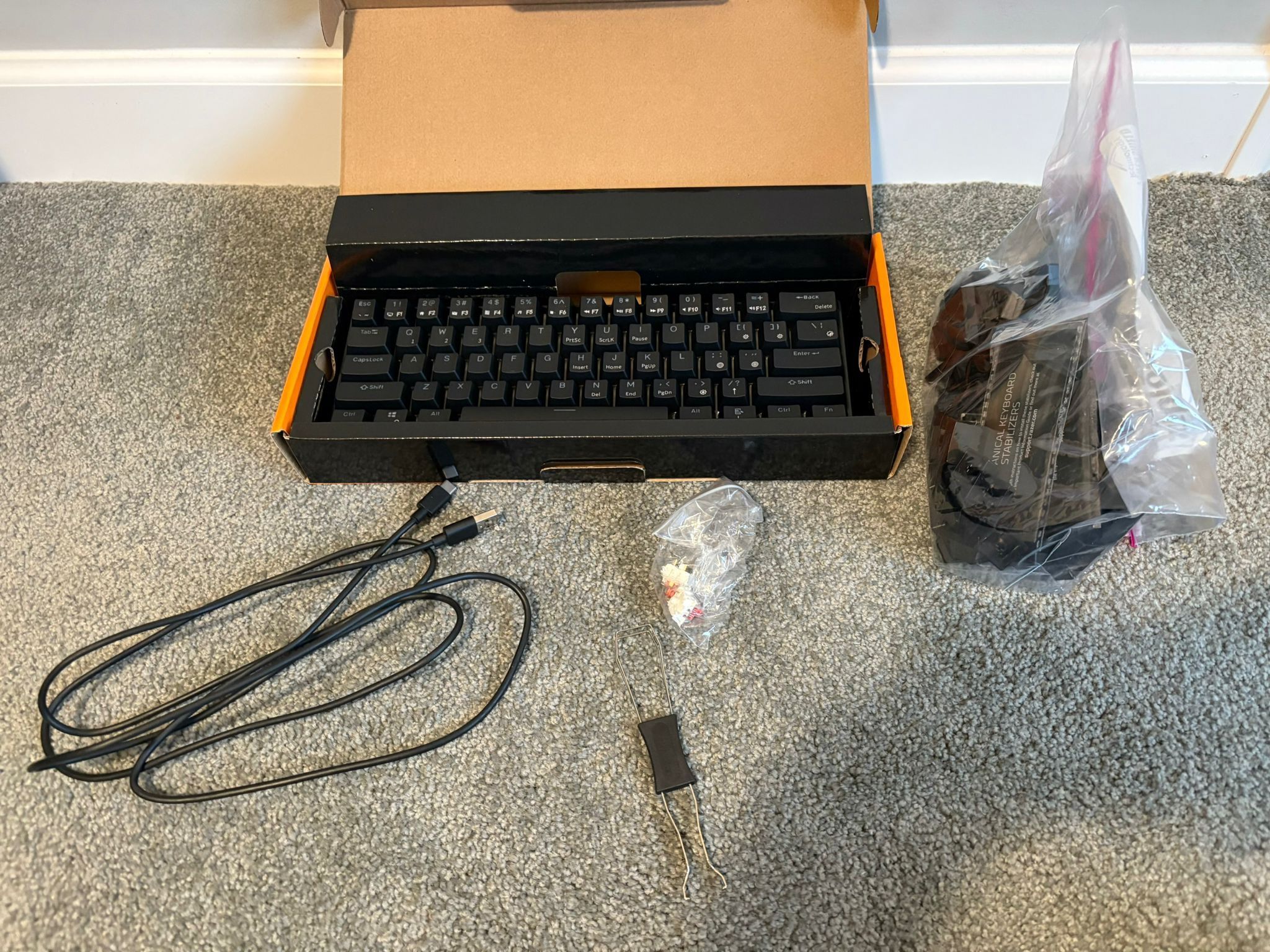 Royal Kludge RK60 RGB Keyboard with Razer Keycaps