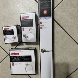 Delta Chamberlain 4-piece Bath Hardware Set 