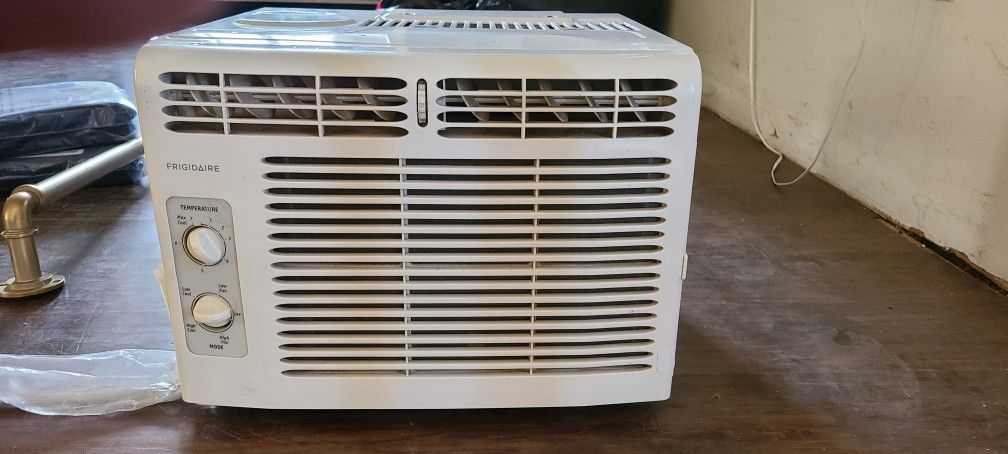 Window AC Unit