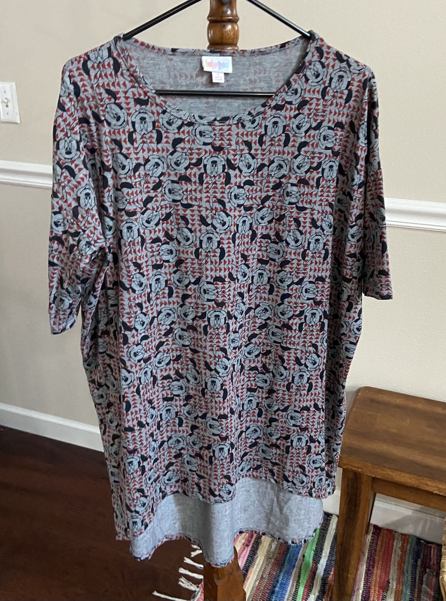 Adult Size Small LulaRoe Disney Minnie Mouse Shirt Just $5 xox