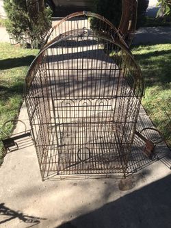 Large Bird House 🏡 Works Good Selling As Is $25 Has A Few Doors And Areas For Food Water 💦 South La 90043 