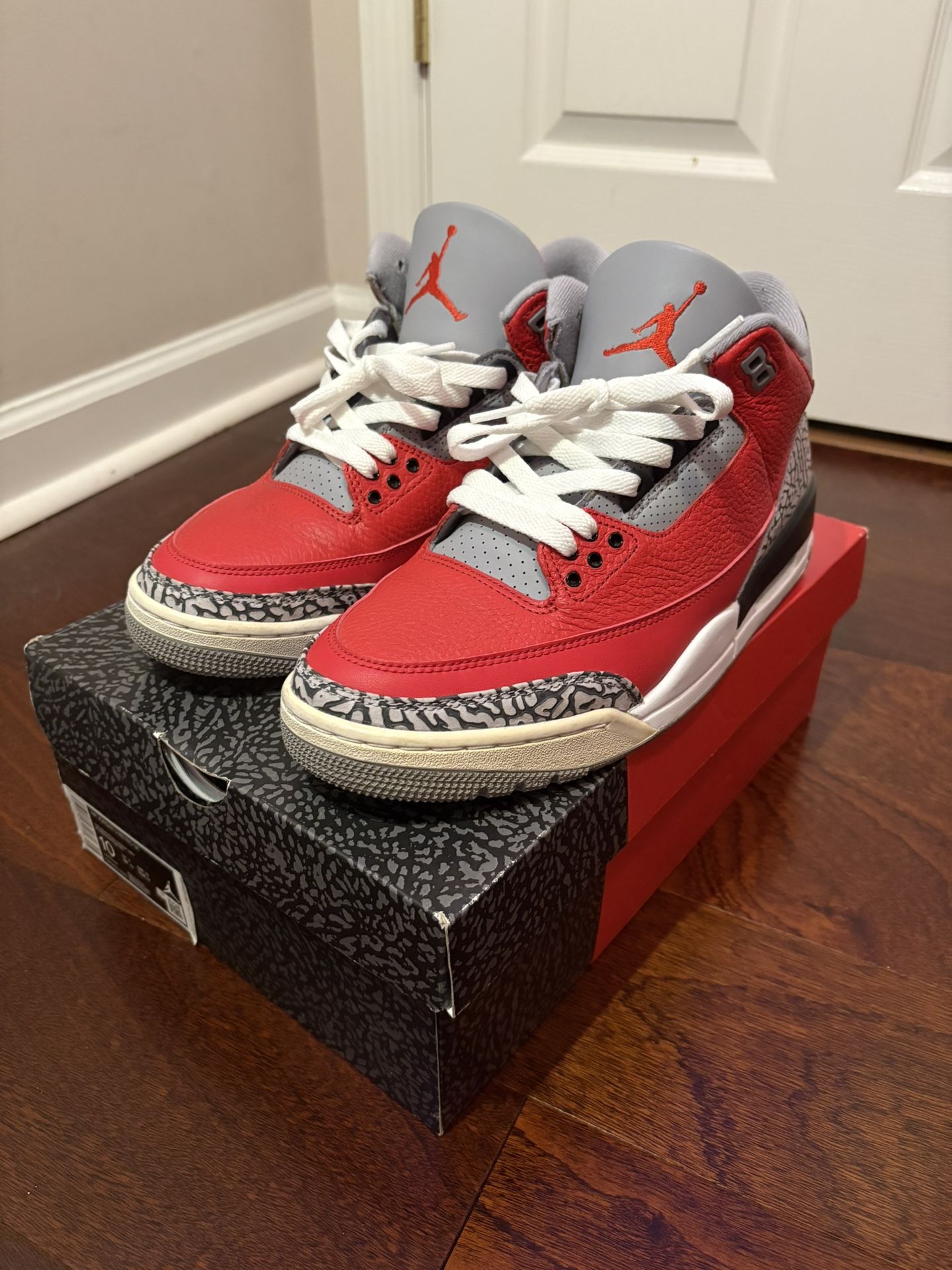 Nike Jordan 3 Fire Reds Size 10