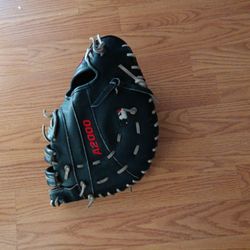 Wilson First Baseman A-2000 Baseball Glove 