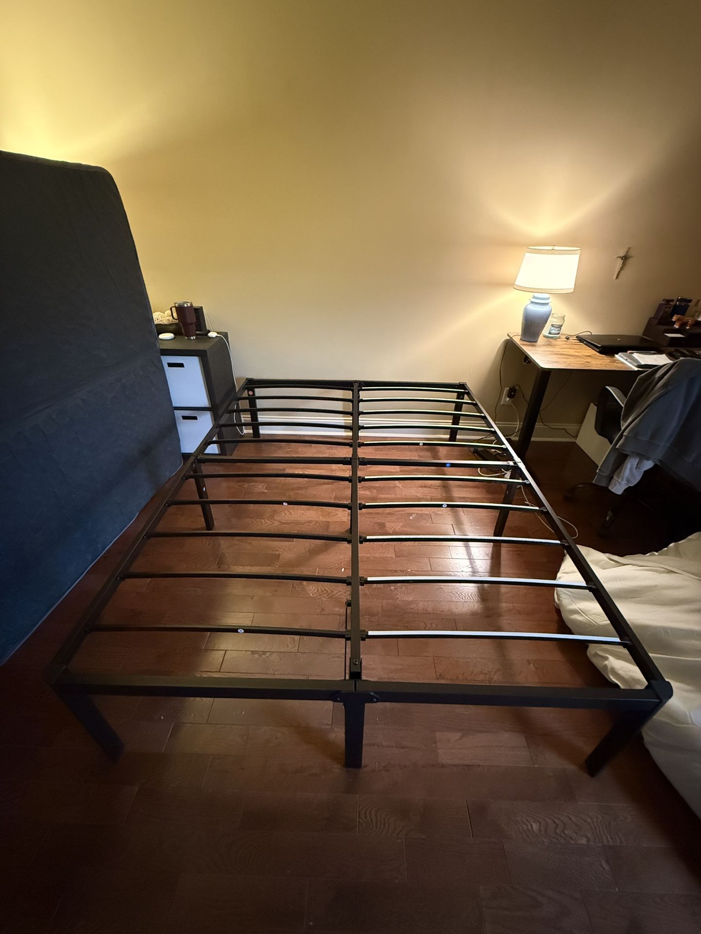 Queen Size Non-stick Steel Bed Frame