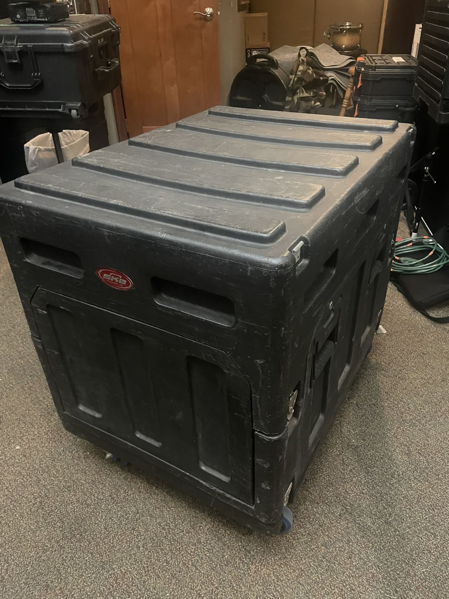 SKB R1406 rack with 19 AV Shelf