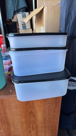 Tupperware set