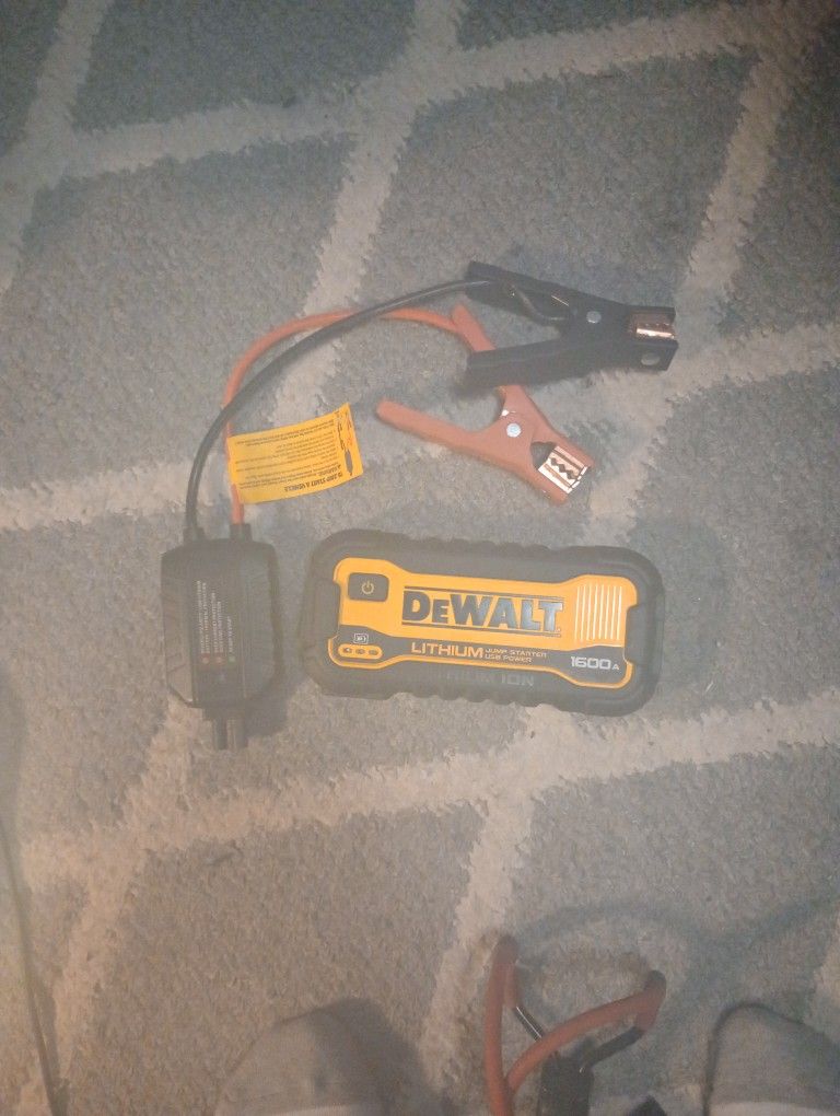 DeWalt 1600A Lithium Ion Jumpstarter