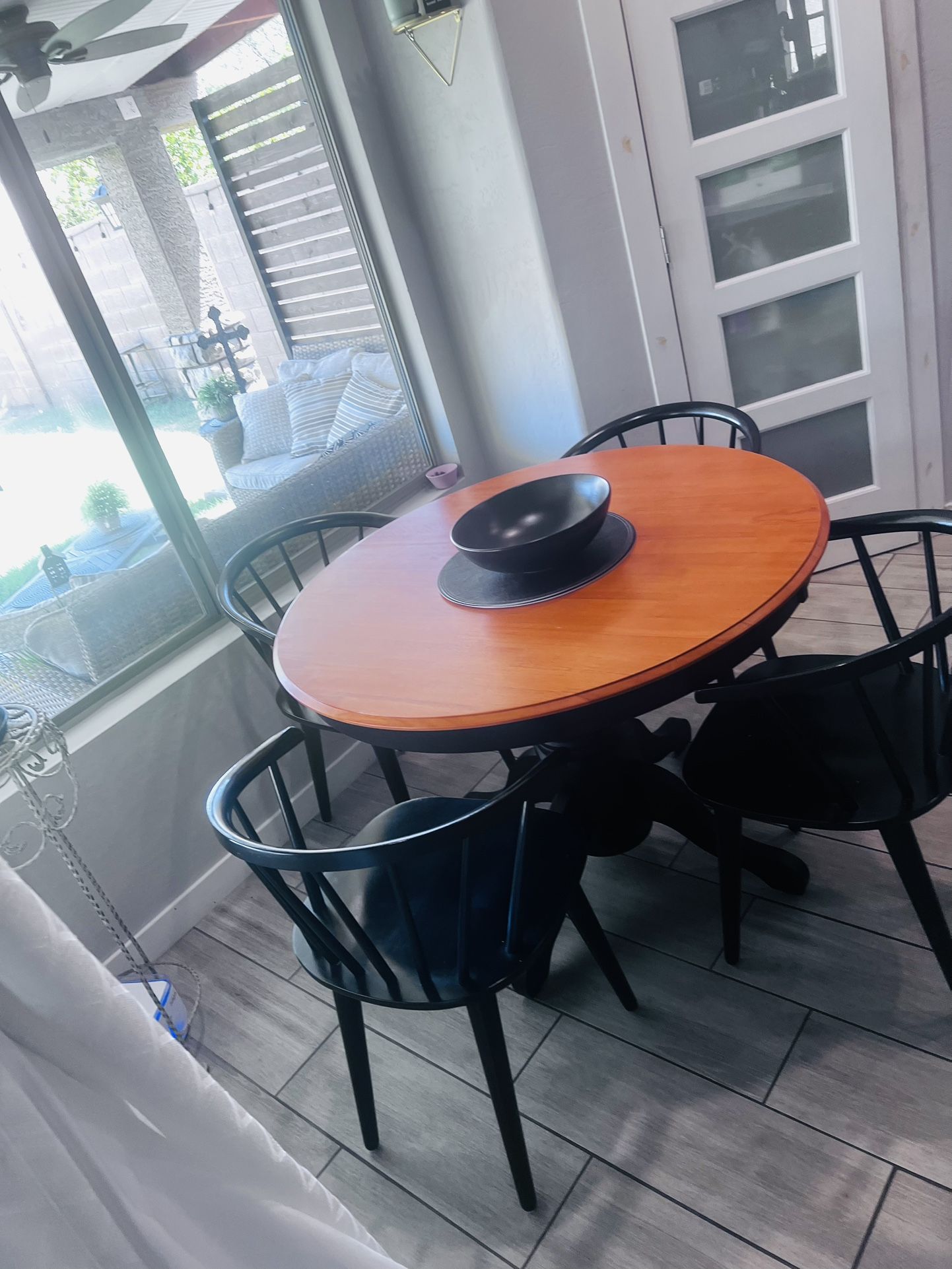Round Kitchen Table And 4 Chairs 