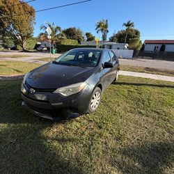 2014 Toyota Corolla LE 4D Sedan