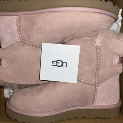 PINK UGGS (W7) $100 (OBO)