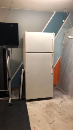 GE  16.9 cf Refrigerator