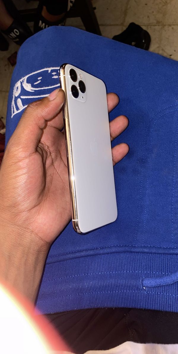 iPhone 11 pro max white for Sale in Brooklyn, NY OfferUp