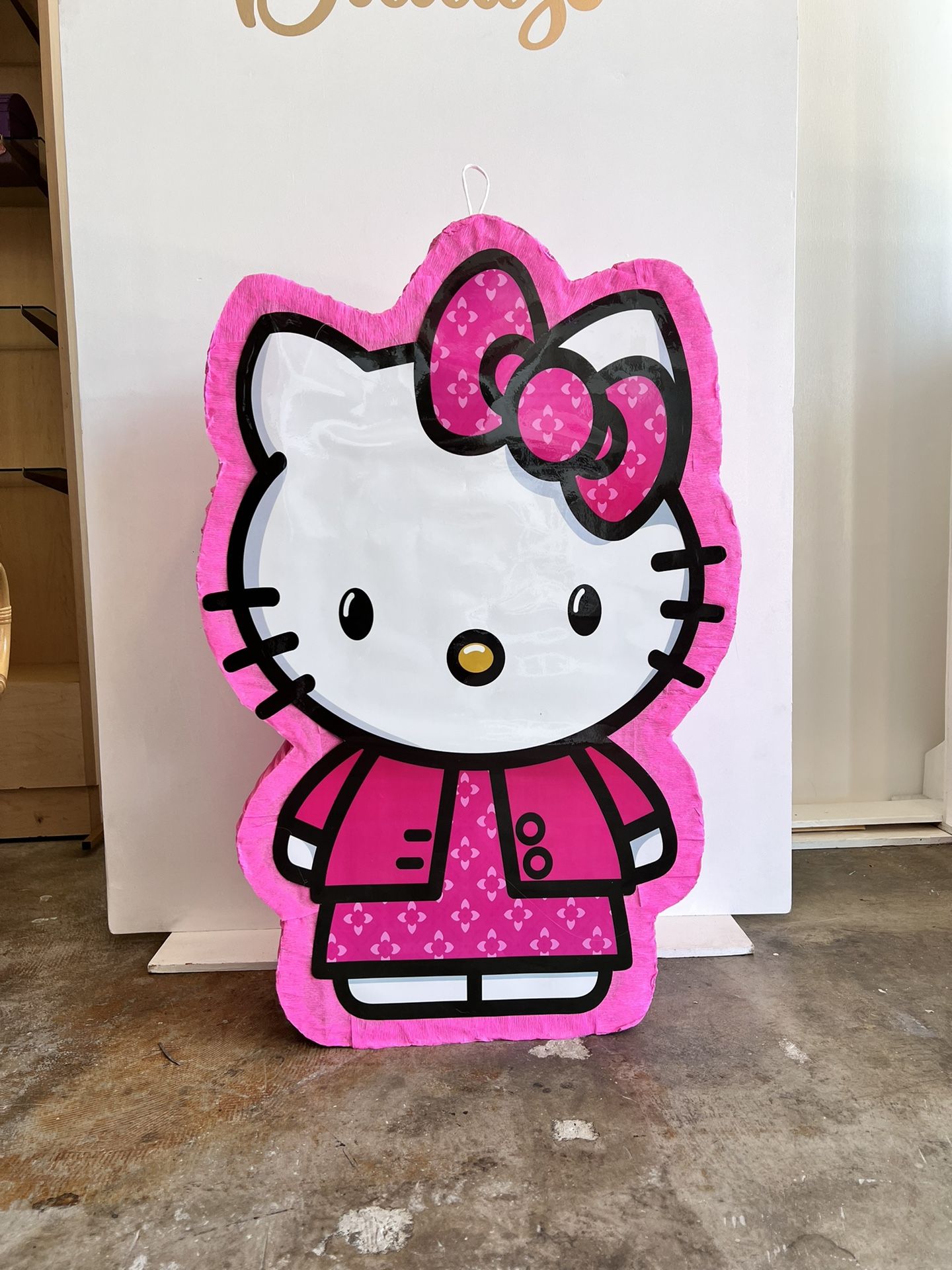 Hello Kitty Piñata 