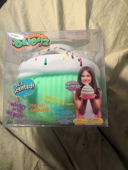 RMS giant sensory fidget cupcake
