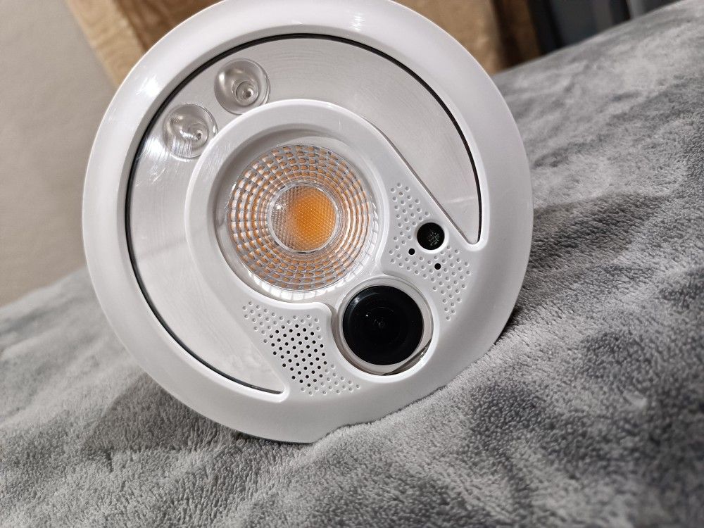 NEW* Sengled Snap LED Wireless HD Security Camera Outdoor