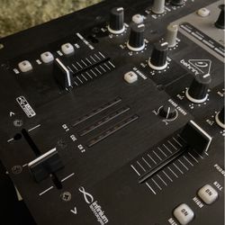 Behringer NOX202 DJ Mixer