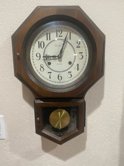 Vintage Legant 31 Day Wall Clock Oak Case Pendulum with Key In great works