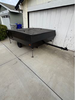 Inclosed Trailer with Door and working lights!