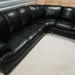 SECTIONAL GENUINE LEATHER BLACK LEATHER IN L SHAPPE