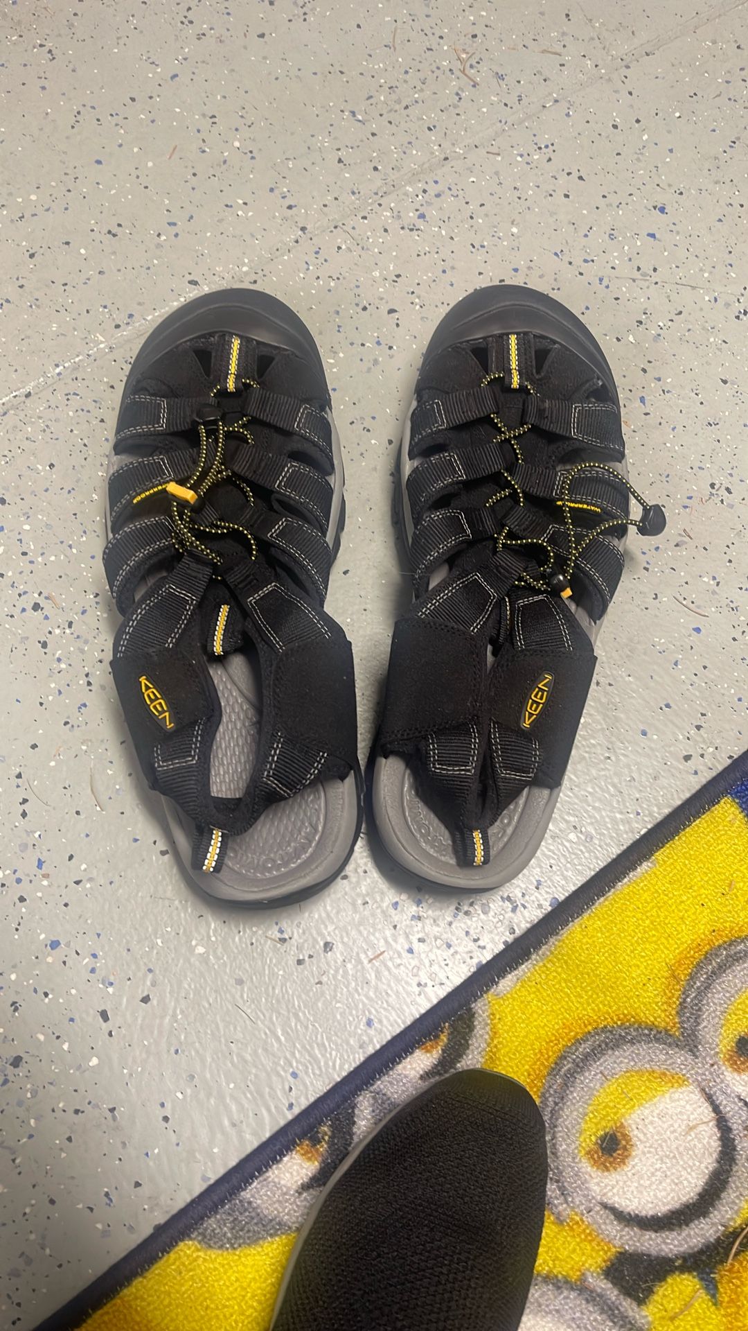 Men' Keens Size 17