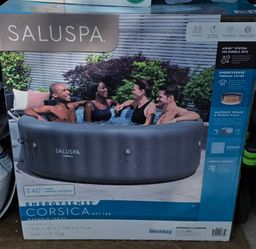 Saluspa Inflatable Hot Tub with accesorios