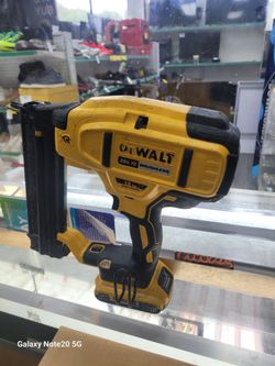 DeWalt 20V MAX XR 18-Gauge Cordless Brad Nailer (Model DCN680).