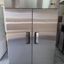 Commercial 2-Door Stainless Steel Reach-In Refrigerator – Excellent Condition