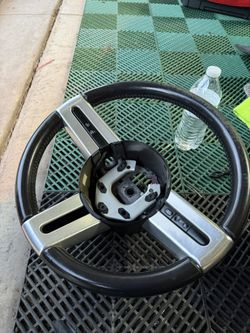05-09 Mustang Premium Steering Wheel