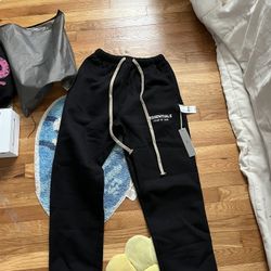 Essential Pants Size Medium