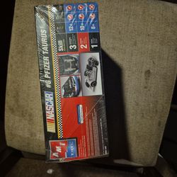 Pfizer Taurus Nascar model kit
