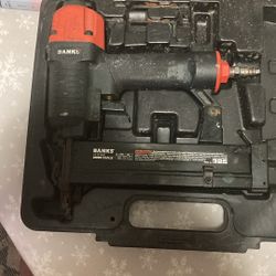 BANKS Air Crown Stapler