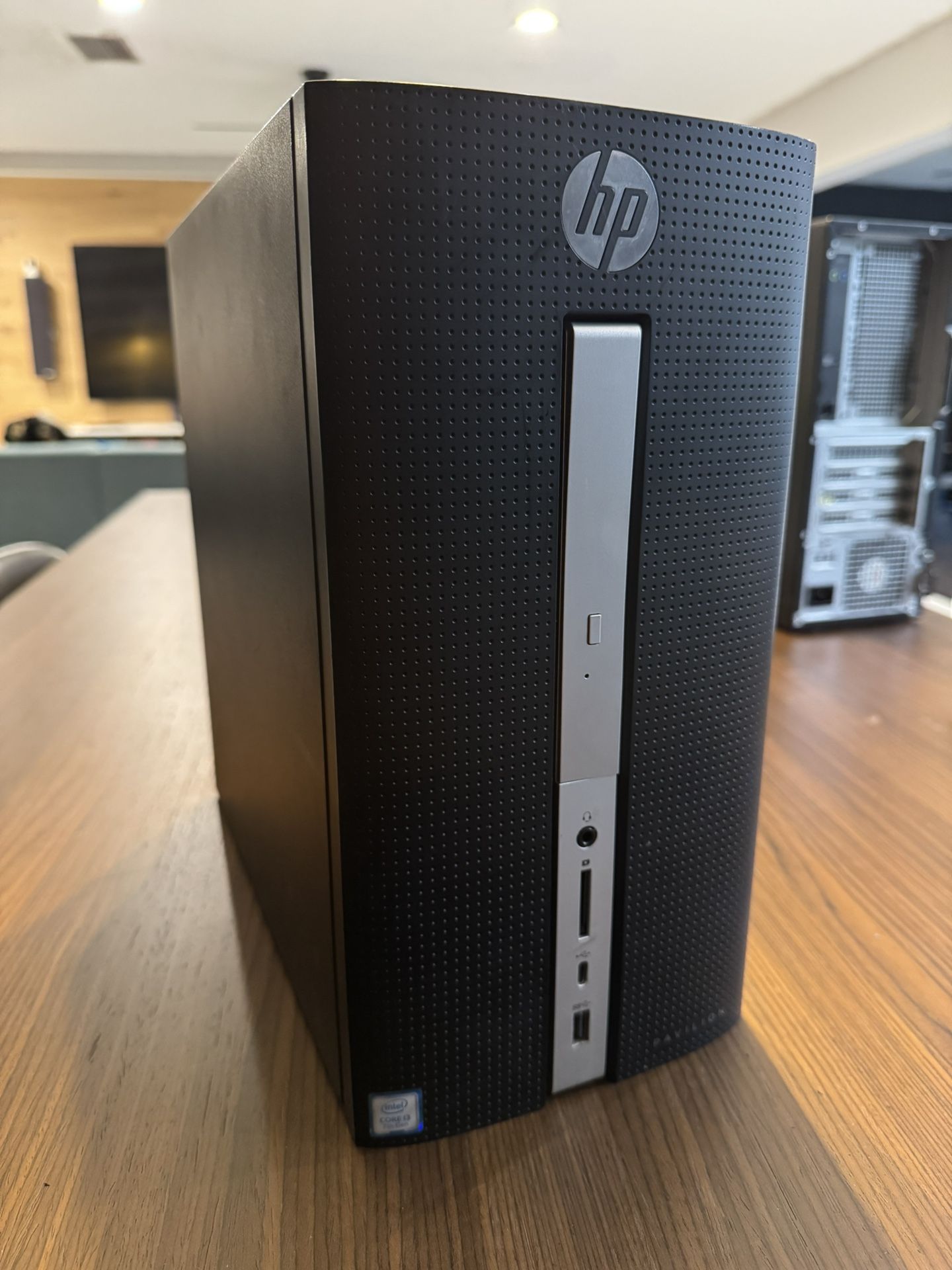 HP 570-p010 Desktop
