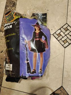 Girl witch costume