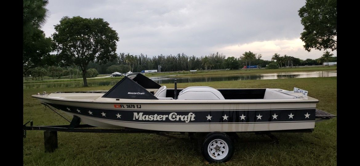 85 Master Craft Stars and Stripes Ski Boat PowerSlot YES AVAILABLE TIL SOLD!!!