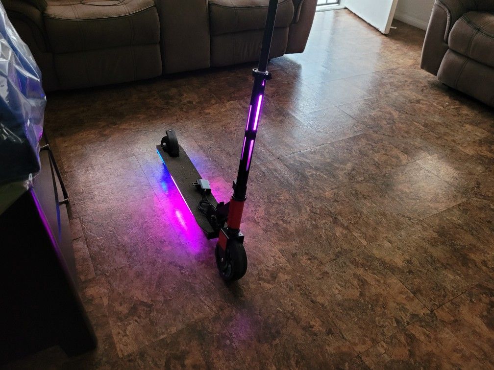 90 dls Electric Jetson Brand Scooter New Charger Runs Very Well for