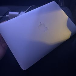 Early 2015 MacBook Air Broken LCD 